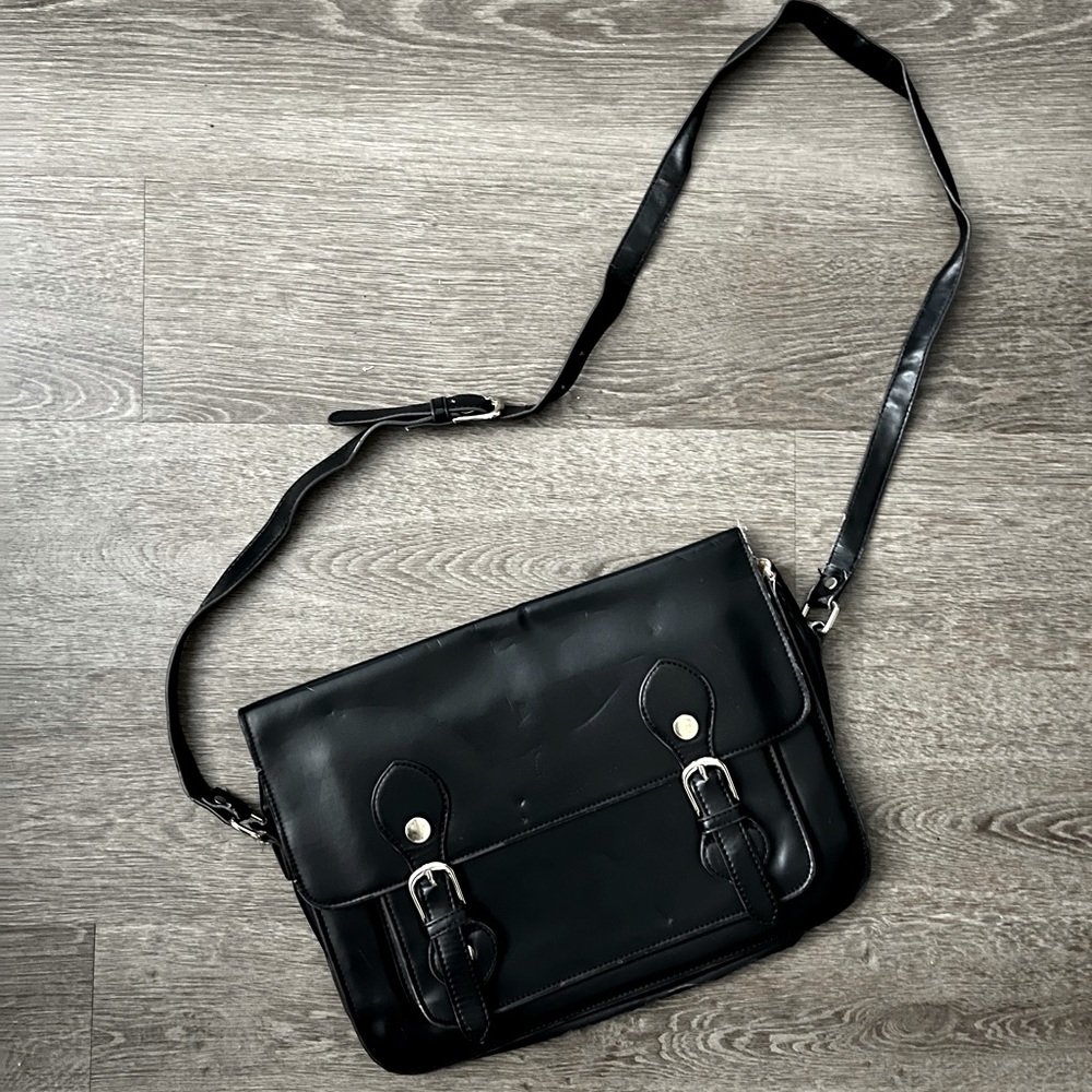 Steve Madden messenger purse